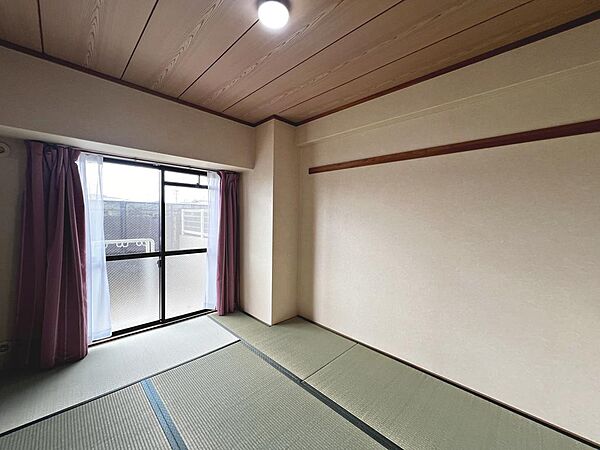 【和室の畳表替えしてますよ】一息つく時の癒しの空間や客間にも使えますね♪リビングの横にあるので、お子様のお昼寝場所にも良いですね♪