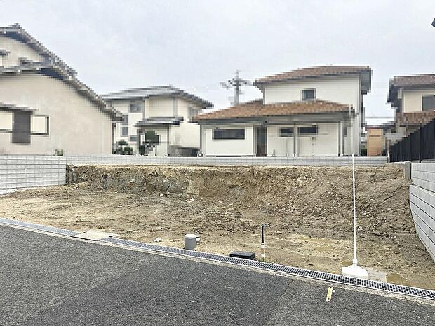 現地見学当日から承っております♪現地周辺の環境や、駅までの道のりなど周辺環境も合わせてご確認いただき、ぜひご検討ください！