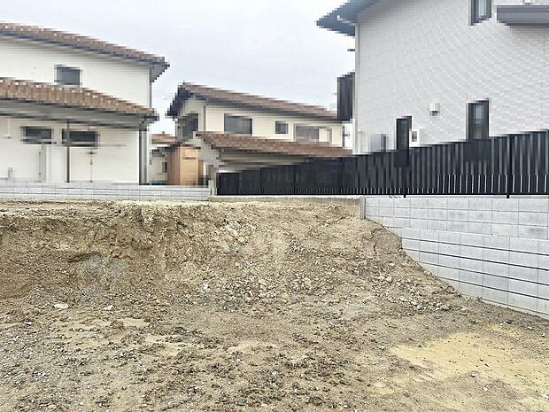 ランドリールームと洗面室が分かれているので、誰かが入浴中でも気兼ねなく洗面台を使えますね♪