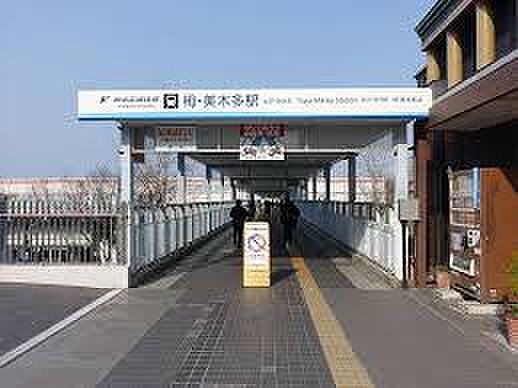 南海泉北線「栂・美木多」駅までバス乗車３分、バス停「庭代台西口」まで徒歩３分