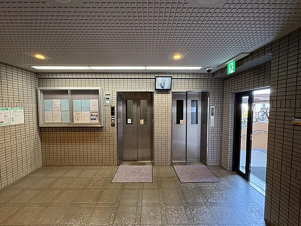 EVは２基ありTVモニター付きで安心ですね。