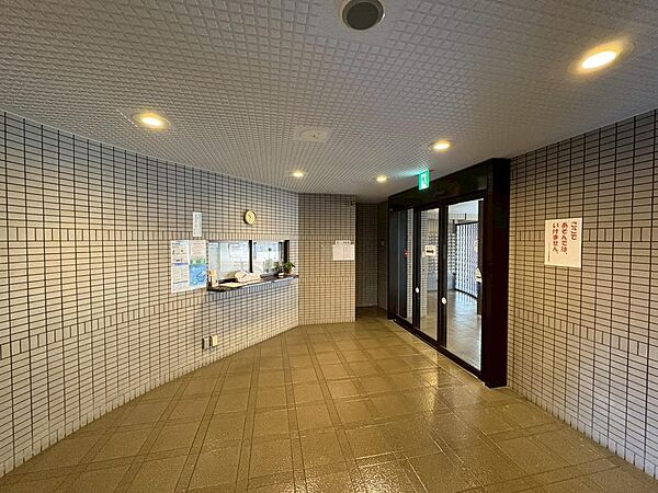 管理会社、管理人が日勤とマンション全体のセキュリティが高く安心です。