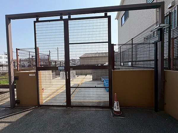敷地内に専用のゴミステーションがあります。いつも清潔に保たれています。