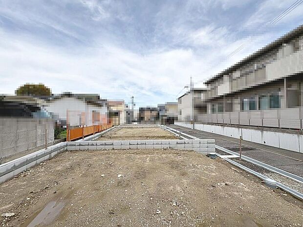 【使いやすいシステムキッチン標準装備】対面式を採用したキッチンですので、リビングで寛ぐご家族をいつも感じられます！会話を楽しみながら家事ができますね♪