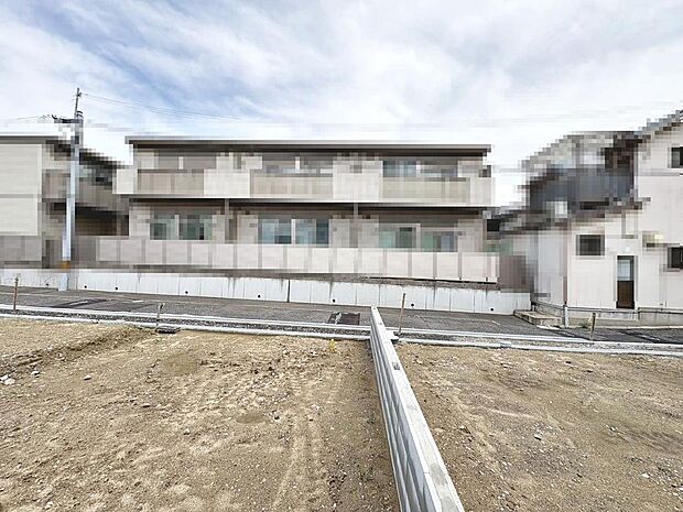 【全棟ＬＤＫ約１８帖以上】広々とした開放感あふれるリビングです!ゆったり寛げる充分な広さがございますので、ご家族でインテリアのレイアウトを考えるのも楽しみになりそうです♪