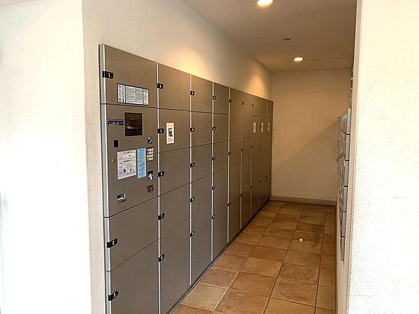【宅配ボックス】不在時にも荷物が受け取れるので、便利ですね！