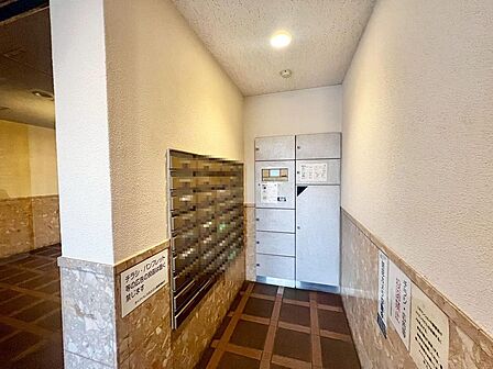 宅配ボックスがあるので、不在時でも荷物が受け取れて便利ですね!