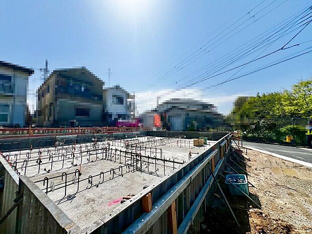 【浴室暖房乾燥機付】一坪以上の浴室でのびのび一日の疲れを癒して下さいね！浴室に窓が付いているので、換気ができて湿気やカビ防止になりますよ♪