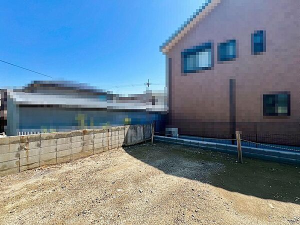 【個性あふれる住まいを実現できる「建築条件無の売土地」です】