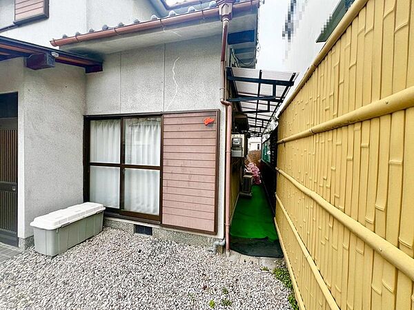 クーラー、照明器具、家具月の物件です。