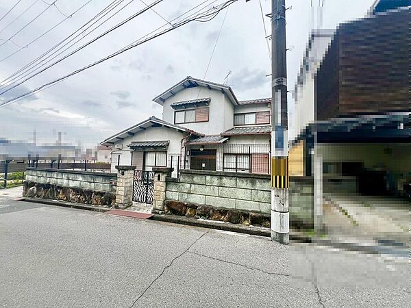 和室とリビングを繋げてさらに広く使っていただけますよ　親戚や友人が集まった時に便利ですね！