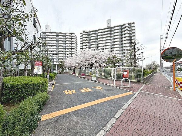 【駐車場】敷地内駐車場（月額：12000円）ございますよ！要確認！詳しくは担当までお問い合わせください！