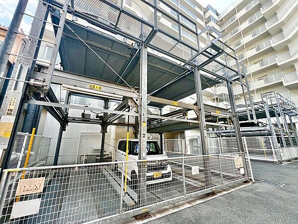 敷地内駐車場ありますよ♪愛車の置き場所に困りませんね！