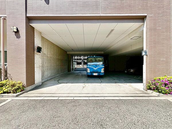 ライフまで徒歩４分♪成城石井まで徒歩８分♪サンプラザまで徒歩１７分♪毎日のお買い物に便利ですね！その日の特売日などでスーパーを選べますね♪
