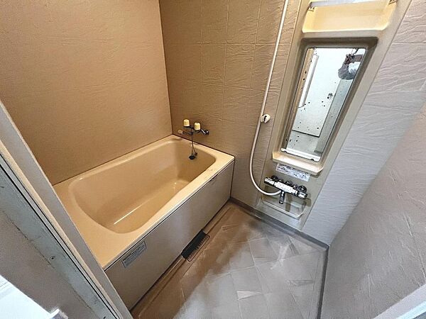 お風呂新調しますよ！綺麗なお風呂で一日の疲れをゆっくり癒してくださいね♪浴室暖房乾燥機・追い炊き機能新設！雨の日の洗濯物も安心ですね♪