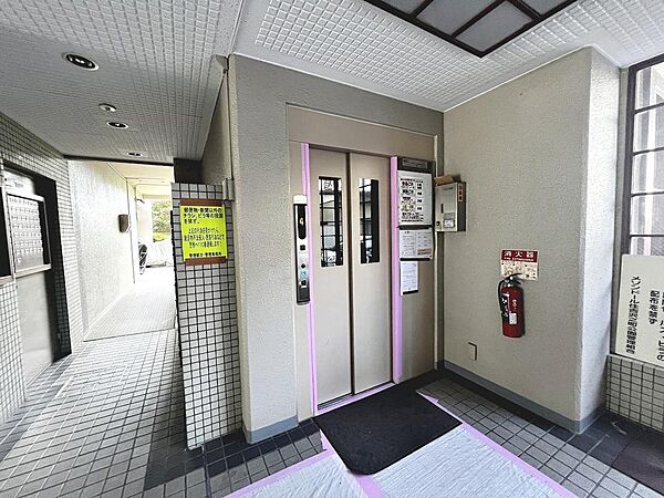 エレベーターありますので、重い荷物も楽々お部屋へ運べますね♪