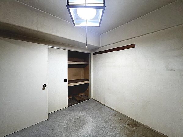 全洋室収納あります！収納場所に困らず綺麗な室内をたもてますね♪家族の思い出も大切にしまっておけますね！