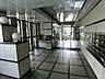 エントランス：堺市立深井小学校まで徒歩４分！お子様の登下校も安心ですね！