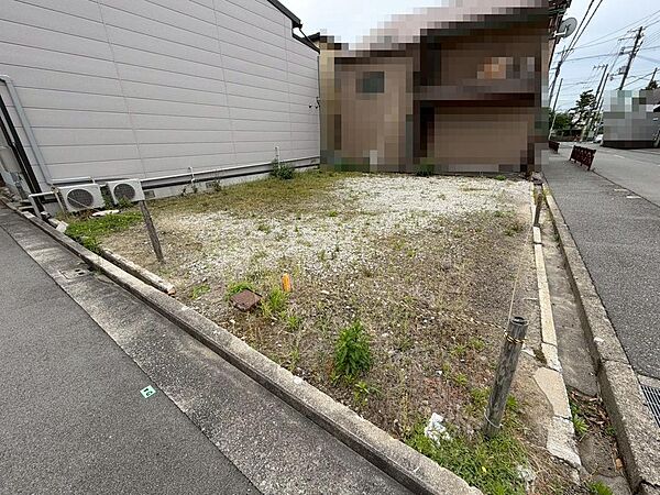 前面道路：西側約８ｍ！広々運転の苦手な方も安心ですね♪