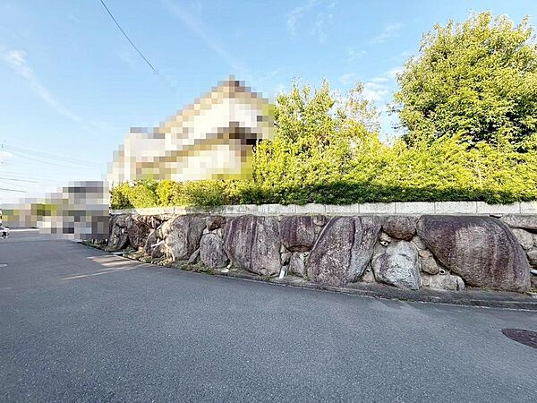 【個性あふれる住まいを実現できる「建築条件無の売土地」です】