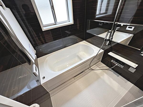 時間短縮でシャワーだけの方も多いですが、一日の疲れを癒すため湯船に浸かれば心身ともにリラックスできますね♪