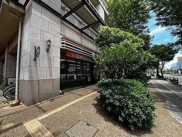 セブンイレブンコスモスクエア駅前店まで徒歩１分
