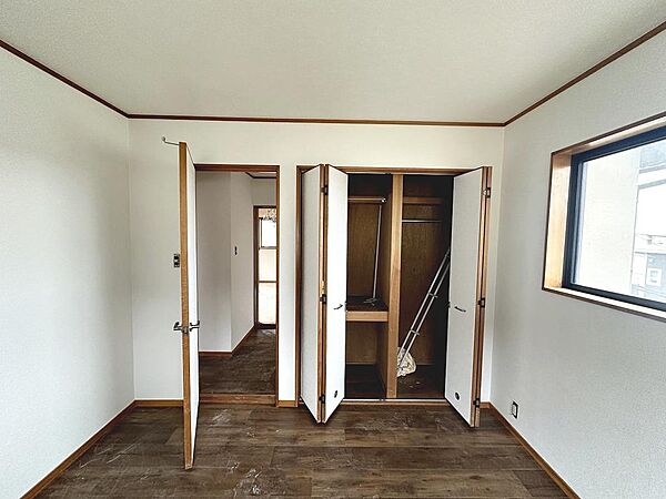 全居室収納有りますので、収納場所に困らず綺麗な室内をたもてますね！