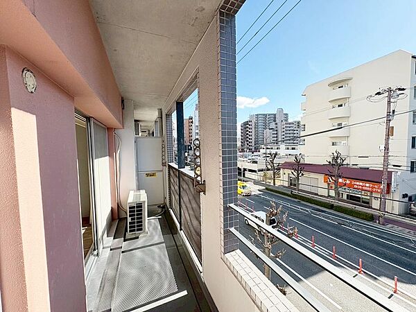 ゆとりのあるバルコニー♪洗濯物の多い日も安心です！