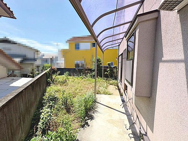 お庭あります！洗濯物を干したり、ガーデニングや家庭菜園など趣味の幅も広がりますね♪