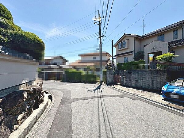 前面道路約６．５ｍ！広々運転の苦手な方も安心ですね！