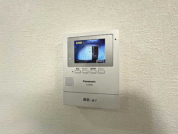 【TVモニター付きインターフォン】 防犯設備として欠かせないTVモニター付きインターフォンがあります♪