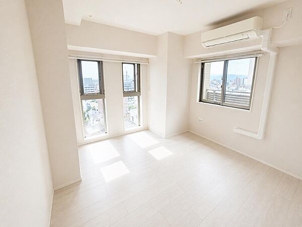 綺麗な壁や床で室内が明るくなりますね！爽やかな気分でお過ごしいただけますよ☆