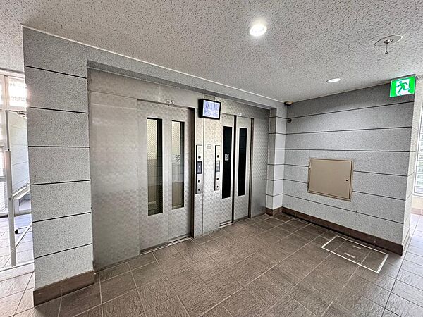 【エレベーター】エレベーターがあるので、上の階にも行きやすいですね！エレベーター２基あるので、忙しい時間帯も安心ですね！