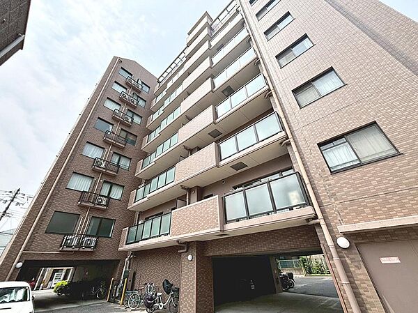 ＬＤＫ約１６．８帖♪各居室に面しているので、家族を身近に感じる住まいですね♪