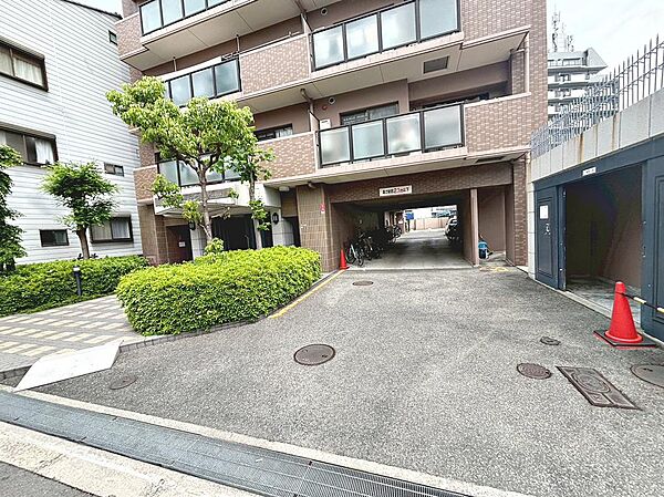 ファミリーマートまで徒歩４分！マツモトキヨシまで徒歩２分！お買い物に便利な立地ですね！