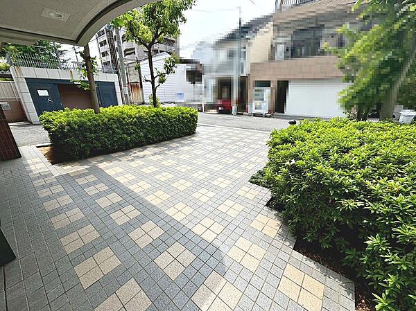 洗面室へはキッチンからと廊下からの２方向から出入りできるので、家事の効率も上がりますね♪