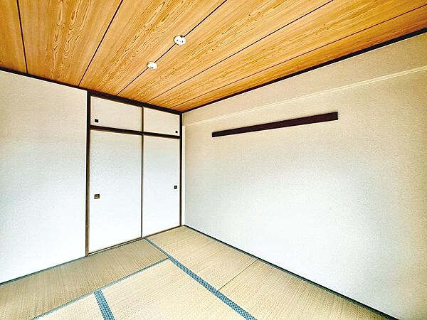全居室収納有りますので、収納場所に困らず綺麗な室内をたもてますね♪
