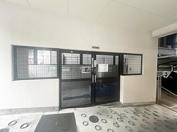 マンション敷地内のゴミ置場です♪
