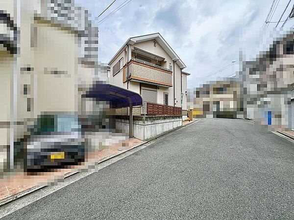 収納有りますので、収納場所に困らず綺麗な室内をたもてますね♪