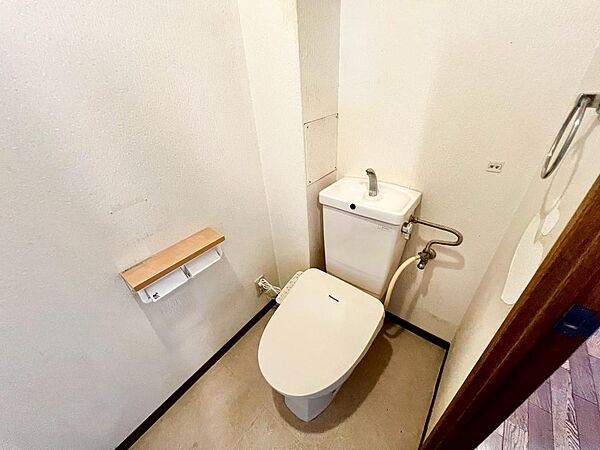 寒い日は特に助かる温水洗浄便座付きトイレです！