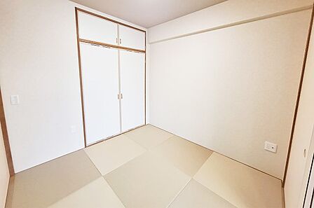 クロス・フローリング張替え済!綺麗な壁や床で室内が明るくなりますね!爽やかな気分でお過ごしいただけますよ!