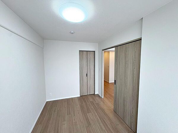 【クローゼット】お部屋を広く利用するために必須なクローゼットが全洋室付いています♪もちろんお荷物を収納されても良しの勝手の良いクローゼットは嬉しいですね♪