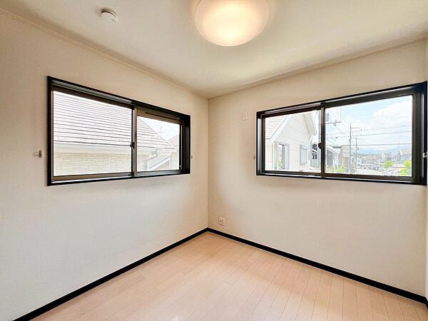テレワークのお仕事部屋、子供部屋等、ライフスタイルや家族構成に合わせて多目的にご使用いただけます♪