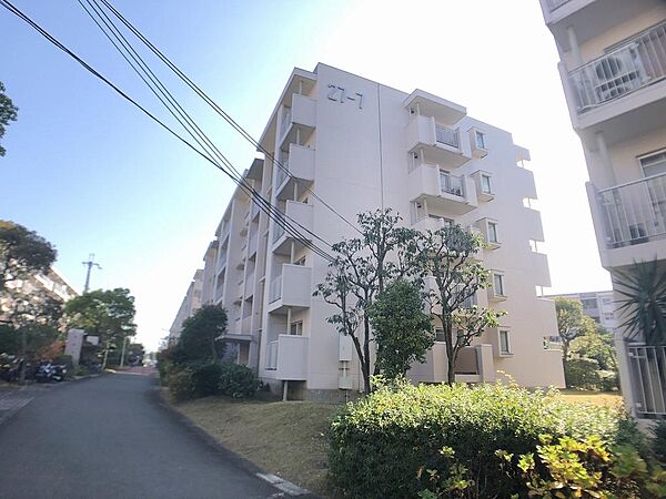 日当たり良好の建物です。棟の間隔があるので通風共によく気持ちのよい環境です。