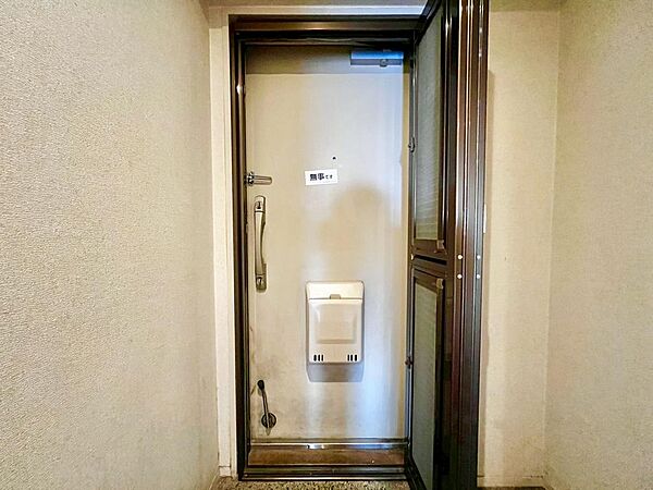 ゆとりの玄関ですよ！シューズボックス置けば、散らかりがちな玄関も片付きますね！