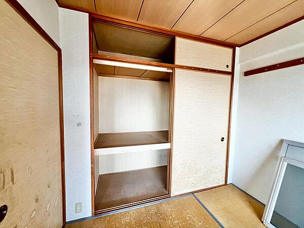 全居室収納有りますので、収納場所に困らず綺麗な室内をたもてますね♪