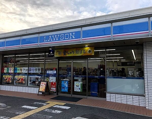 ローソン和泉府中町店まで徒歩９分
