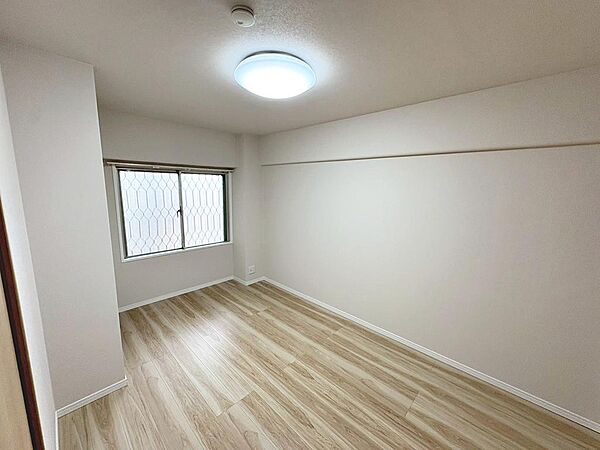 全室クロス張替え済！綺麗な壁で室内が明るくなりますね！爽やかな気分でお過ごしいただけますよ！