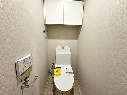 【トイレ新調】温水便座洗浄便座ですので、寒い日も温かい便座で安心して使用していただけますよ!