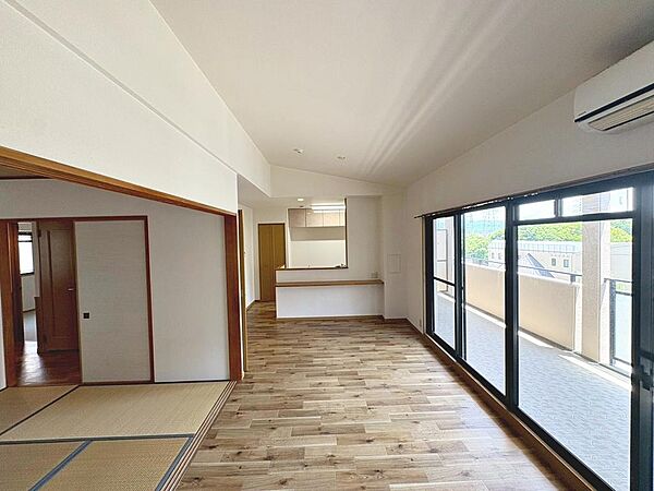南向き日当り良好！たっぷりの陽光に包まれる明るい住まい♪